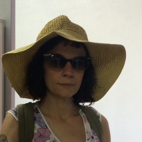 Meet your Posher, Kelli - Picture 1 of 1